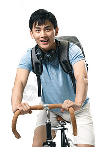 青年文化耳机仅男人年轻的大学生骑自行车图片