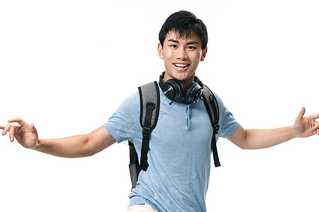 男人高兴的t恤一个年轻的大学男生图片