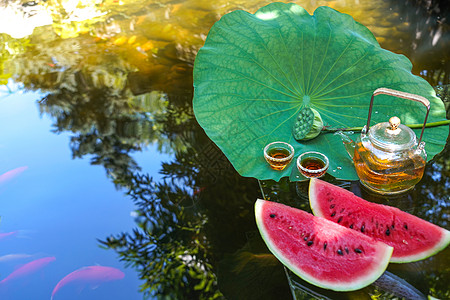 西瓜与荷花夏日解暑的西瓜背景