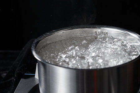 炖锅烹调用具沸水图片