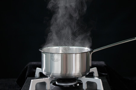 天然气烹调厨具燃气灶和炖锅图片