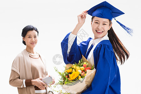 白色花束幸福快乐的毕业生母女背景