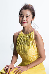 黄色裙子健康生活方式摄影愉悦漂亮的青年女人的肖像背景