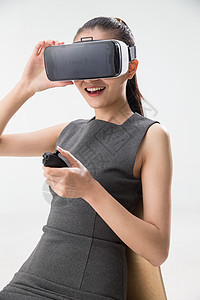 无线电技术网络戴着VR眼镜的青年女人图片