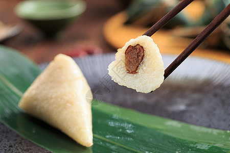 端午节美食白米红枣粽图片