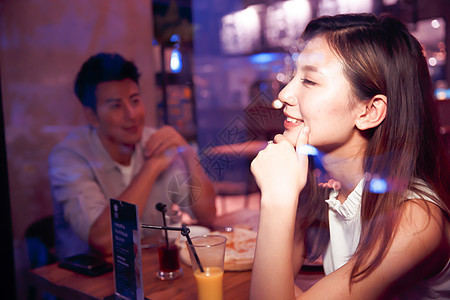 北京青年伴侣餐馆青年情侣的夜生活图片