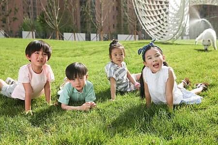 彩色图片亚洲人女孩快乐的孩子在外面玩耍图片