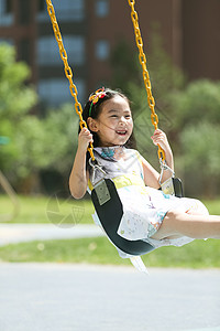 休闲活动彩色图片快乐小女孩在户外玩耍图片