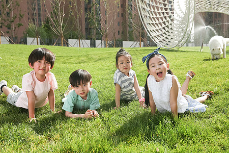 可爱的休闲活动东方人快乐的孩子在外面玩耍图片