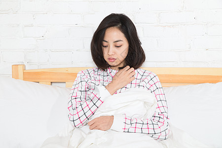 成年人身体受伤不舒服的青年女人生病图片