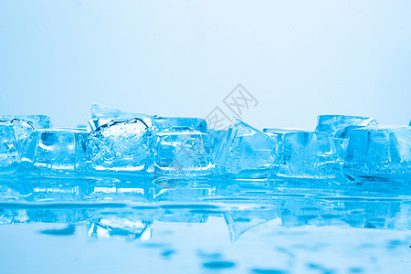 固体清凉冰块的创意摄影背景