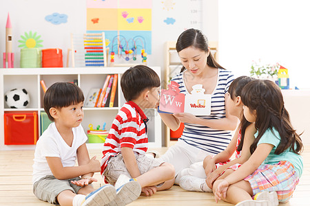 幼儿园画册老师和儿童在幼儿园里学习背景