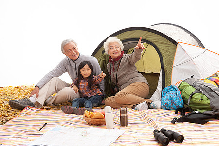 祖父母和孙女在露营图片