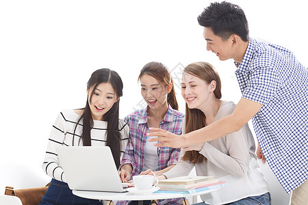 大学活动彩色图片梦想高等教育年轻的大学生在使用电脑背景