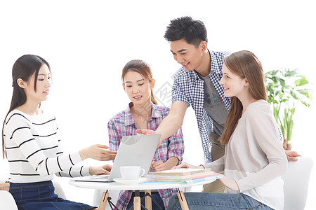 冲浪美女留学生亚洲人英俊年轻的大学生在使用电脑背景