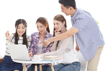 名族文化多种族青年友谊年轻的大学生在使用电脑背景
