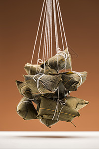 悬挂的传统节日粽子图片