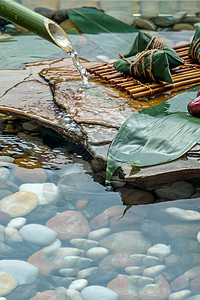 水边的石头小溪流水边的粽子背景