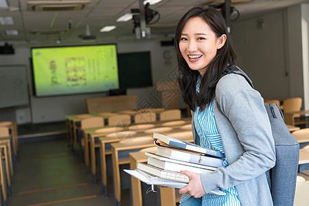 东方人知识课桌大学生在教室里学习图片