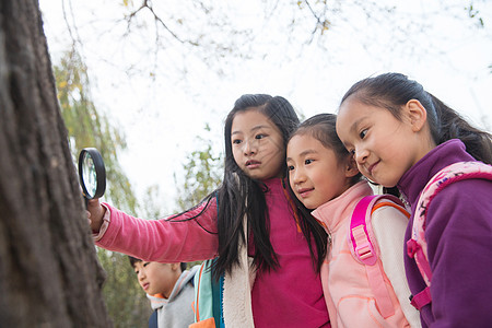 纯洁北京幸福欢乐的小女孩在户外玩耍图片