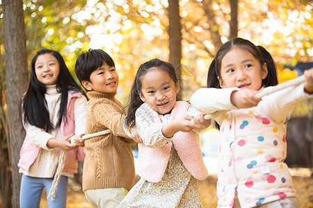 玩耍游戏人小学生在拔河比赛图片