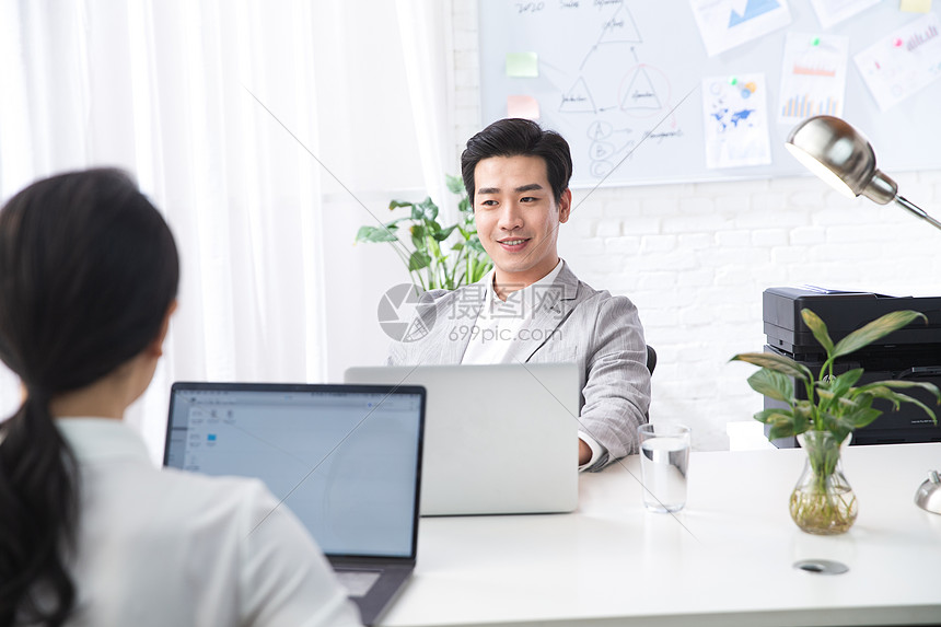 技能成年人青年商务男女在办公图片