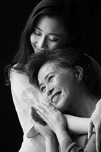黑白图片户内亲密幸福母女图片