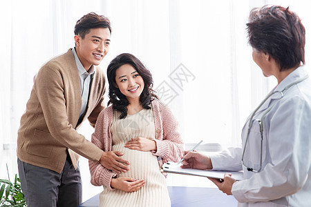 男人健康生活方式怀孕的医生给孕妇检查身体图片