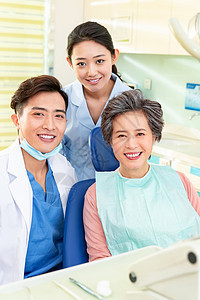 放松医疗用品专门技术牙科医生给患者治疗图片