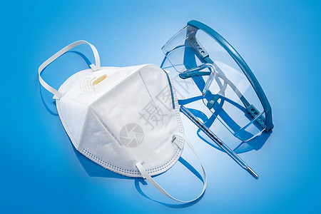 防疫防护口罩和护目镜图片
