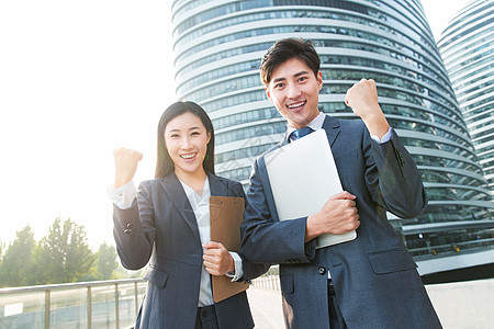 商务服务快乐男人青年人青年商务人士互相加油鼓励背景