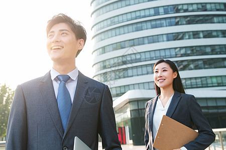 金融区青年女人青年男人青年商务人士在户外图片