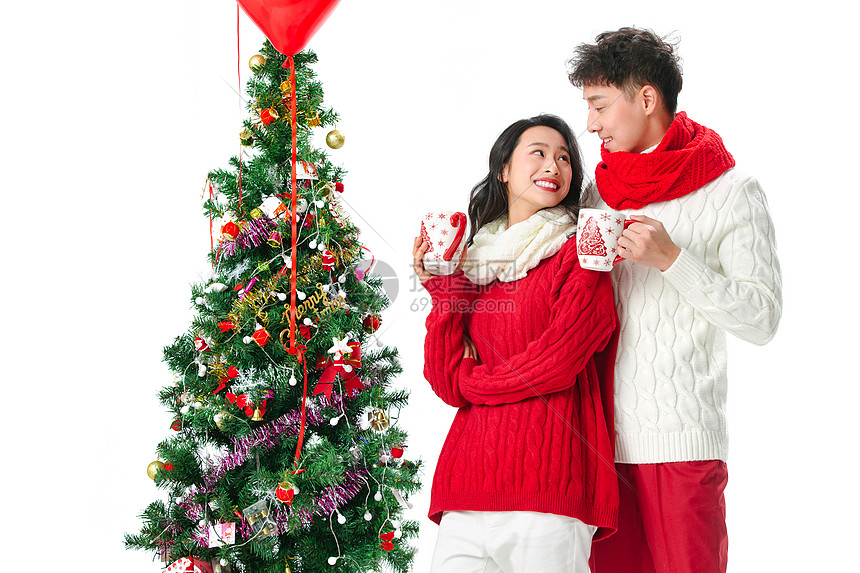围巾女人和谐快乐的青年情侣过圣诞节图片