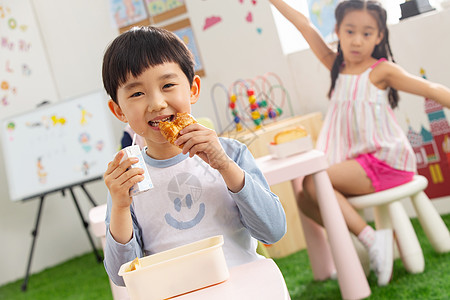 小学生吃饭幼儿园小朋友用餐背景