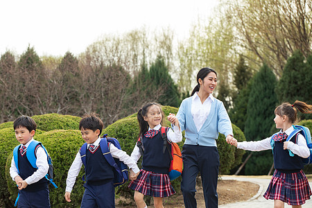 可爱男生女生男生女生教育学生和老师背景