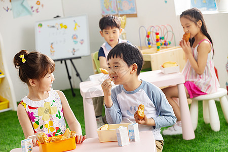 餐桌食物幼儿园小朋友用餐背景