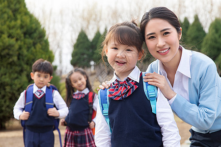 老师和学生友好形象图片