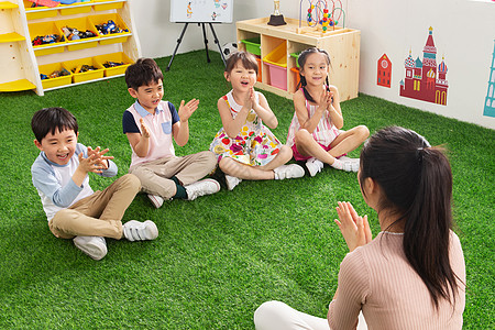 职业女性外国学龄前儿童职业乐趣幼儿园老师和小朋友们背景