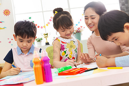 玩耍幸福相伴幼儿园老师和小朋友们图片