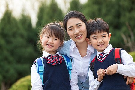 幼儿园放学可爱的上学早期教育学生和老师背景