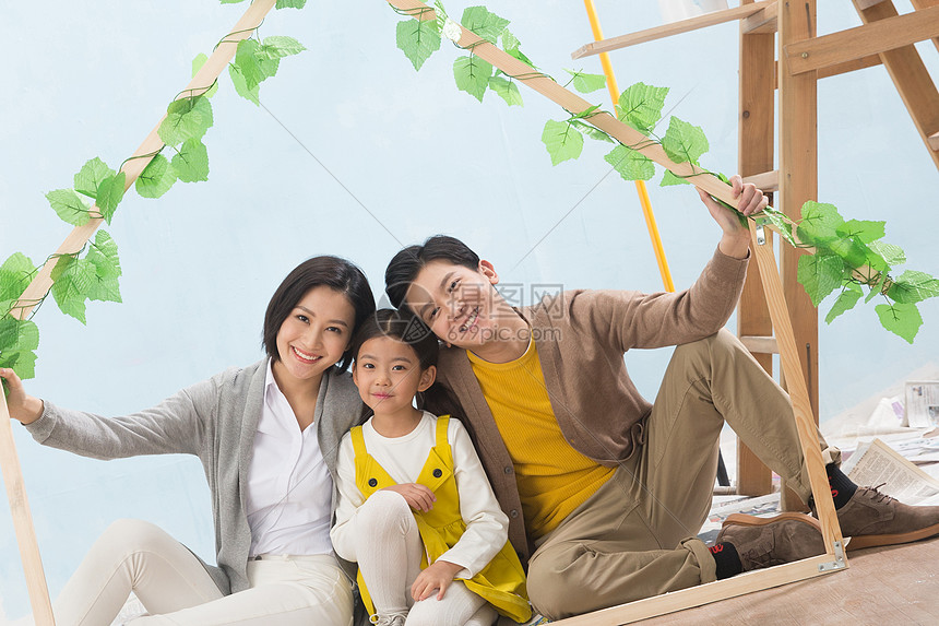 创造力房地产亚洲人快乐家庭装修房子图片