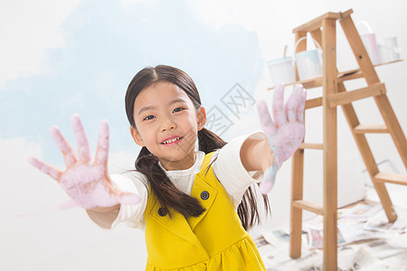 调皮家装摄影满手涂料的小女孩图片