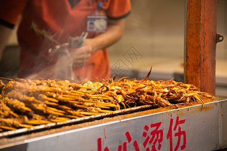 户外烧烤中华美食货摊高清图片