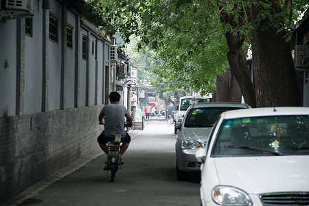 骑自行车大城市北京胡同背景图片