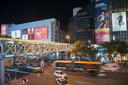 新的奢华办公大楼北京商业街夜景图片