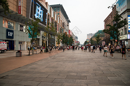 购物中心发展黄昏北京王府井大街图片