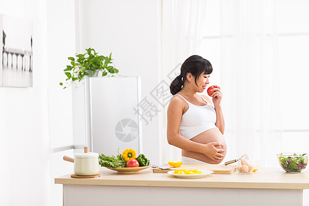 厨房开放式厨房户内幸福的孕妇图片