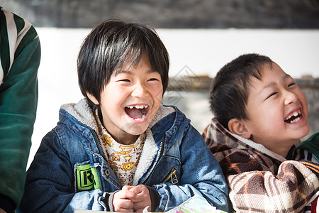 看书的女生东方人希望小学小学女生乡村小学里的小学生背景