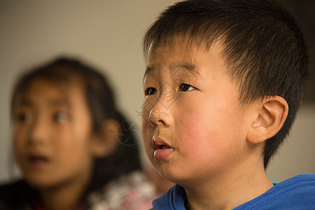 教育亚洲乡村小学里的小学生图片