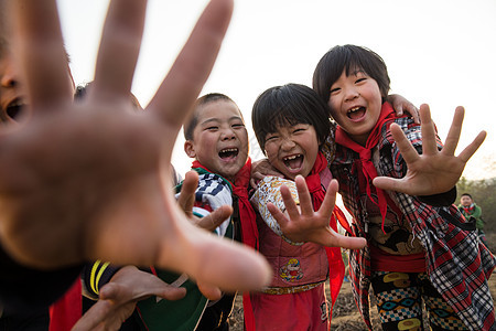 希望热情欢乐的乡村小学生背景图片